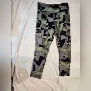 Green camo active leggings, size 12